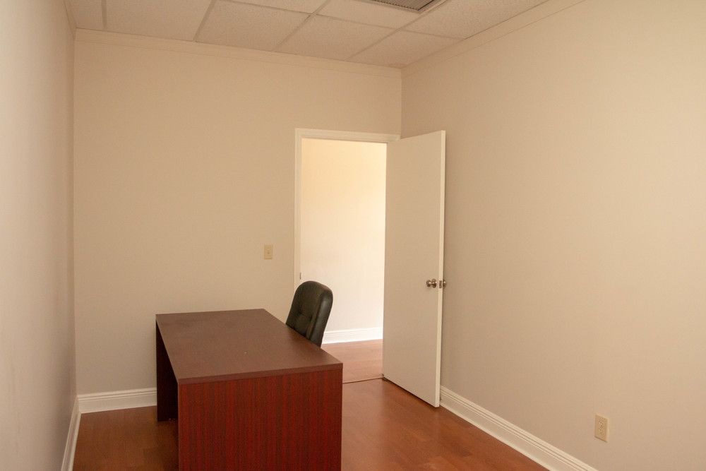Virginia Avenue Plaza: 800 Virginia Ave, Fort Pierce, FL 34982